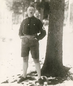 Адольф Гитлер в 1927 году