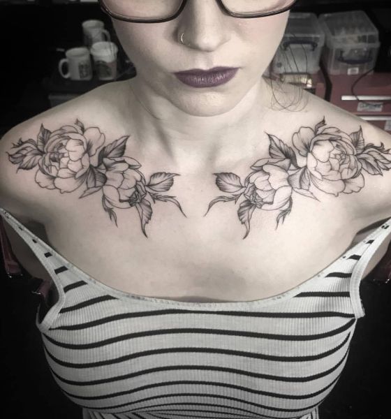 96 opções de tatuagens femininas para a clavícula: escolha a sua!