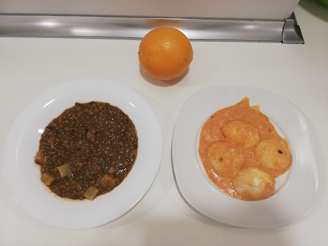 Lentejas, huevos gratinados y de postre naranja
