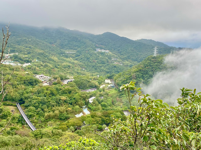 往忠勇山