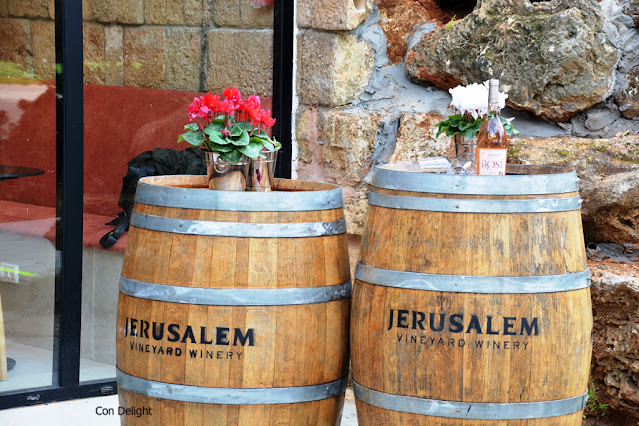 בוטיק היין ועגלת הקפה של Jeruz Yard