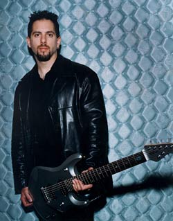 John Petrucci ("Salah satu gitaris progressive yang 
paling popular")