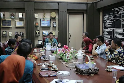 Pjs. Gubernur Didik Beraudiensi dengan KPU dan Bawaslu untuk Persiapan Deklarasi Netralitas ASN 
