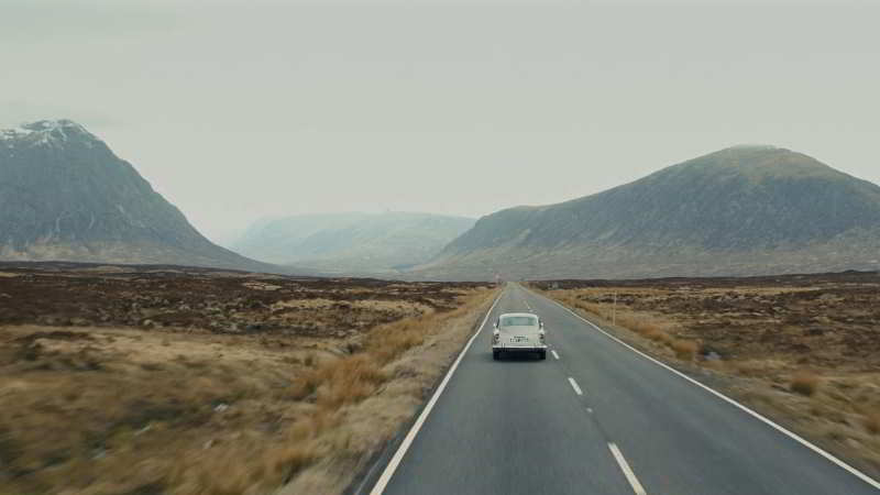 James Bond Skyfall carretera