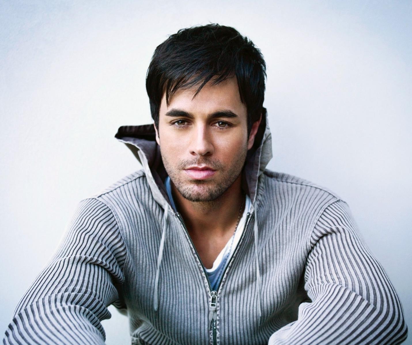Men Hairstyles Short Long Medium Hairtyle Styling Tips New Trend Hairstyle Enrique Iglesias Hairstyles