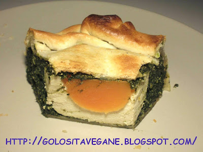 aglio, forno, lievito alimentare in scaglie, noce moscata, pasta brisè, ricette pasquali, ricette vegan, spinaci, tofu, torta pasqualina, Torte salate, zucca, 