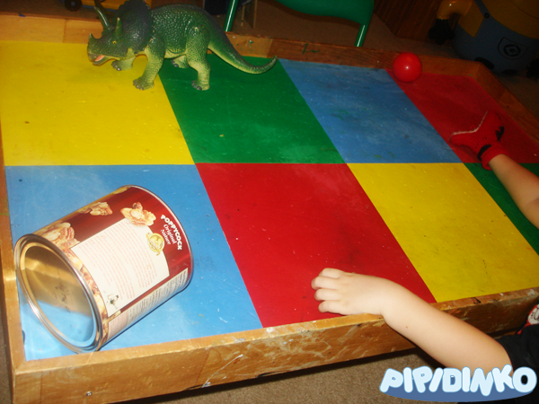 http://pipidinko.blogspot.ca/2014/02/gross-motor-skills-development-with.html#.Uw6za4VFClA