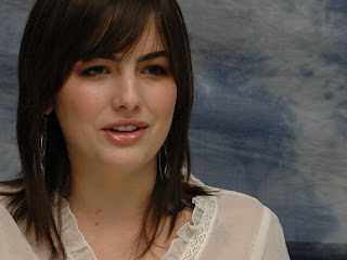 Free wallpapers without watermarks of Camilla Belle at Fullwalls.blogspot.com