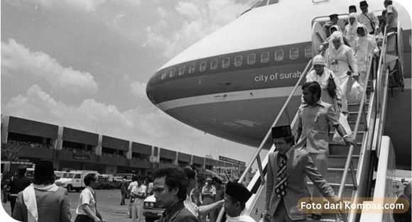 ibadan haji dengan pesawat pertama kali tahun 1952