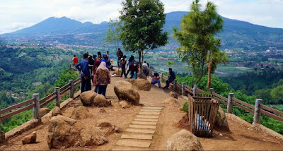 Tebing Keraton Yang Sering Diburu Oleh Pencari Foto