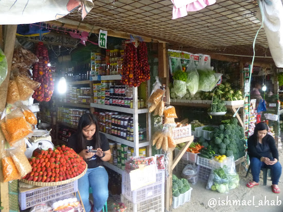 Pasalubong shops in Strawberry Farm in La Trinidad, Benguet