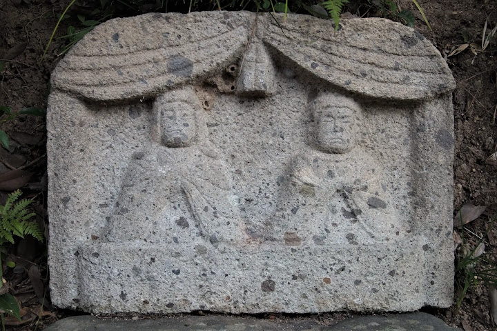 鳥取県西部の道祖神、上安曇堂横の双体道祖神