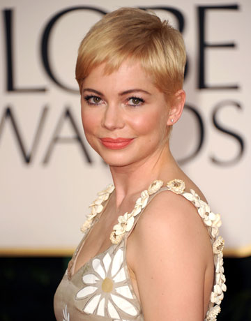 michelle williams haircut december 2010. michelle williams short hair