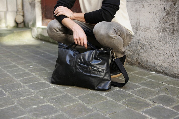 Besace  Homme en cuir noir vintage - sac Romain