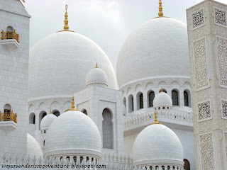 Detalle del exterior de la Mezquita Sheikh Zayed o Gran Mezquita de Abu Dhabi