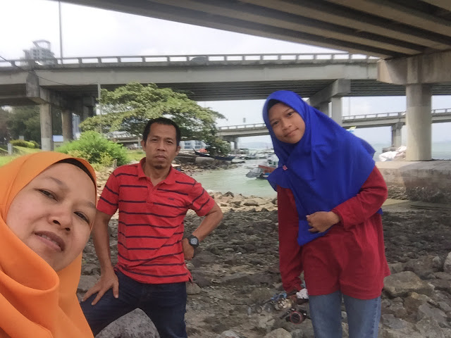 aktiviti keluarga, memancing ikan, happy together