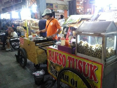 baso tusuk dan pentol jajanan malioboro