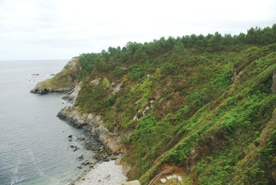 De Viavélez a Porcía, playa de Monellos