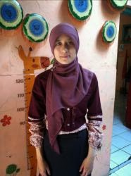 Foto dan Biodata Yeri Meltriana Guru TK Cantik Tinggal di rumah Reot Bandung