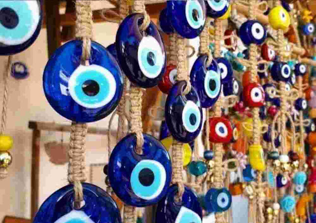Blue eyes dipercaya masyarakat Turki dapat menangkal roh-roh jahat