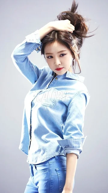 On April 30th, 2021, Play M Entertainment announced Naeun's departure from the company.  On May 3, 2021, YG Entertainment announced that Naeun has signed an exclusive contract with them as an actress.  On April 8, 2022, it was announced that Naeun had officially left Apink after 11 years due to difficulty balancing work as both an actress and idol.