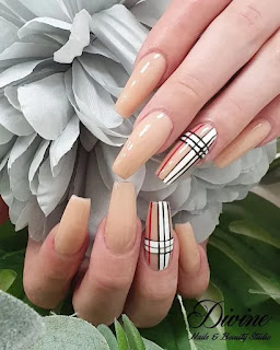 Burberry nail designs