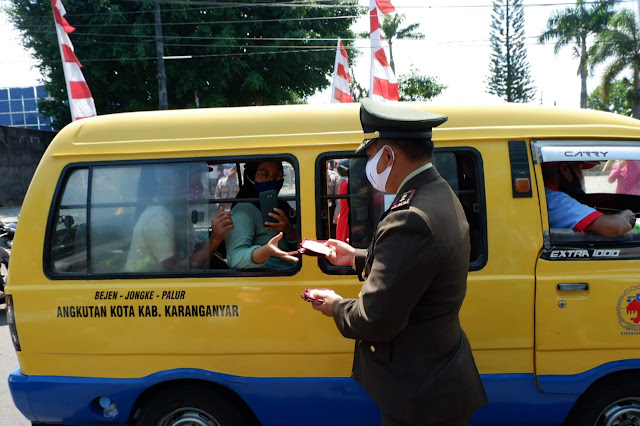 KodimKaranganyar – Dandim Bersama Forkopimda Karanganyar Bagikan Ribuan Masker