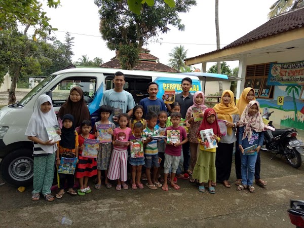 Kerjasama dengan Pusling Lampung Timur, Pemuda Gading Rejo Gelar Taman Baca 