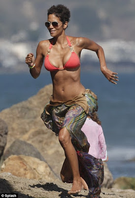 Sexy Halle Berry Abs