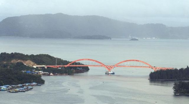 Jokowi Harap Jembatan Holtekamp Dorong Ekonomi Papua