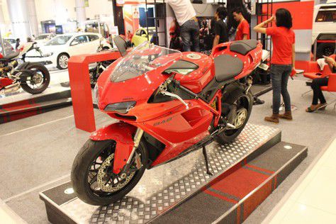 Ducati Super Bike 848 Motor Show.jpg