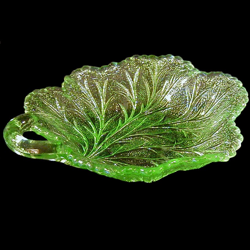 Green Pebble Leaf Dish