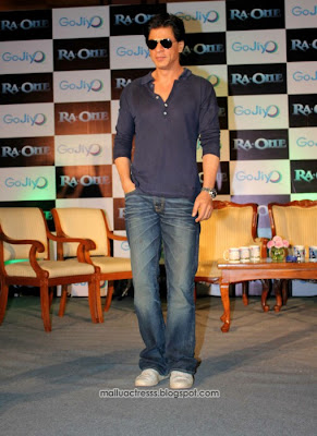 Shahrukh Khan at Gojiyo Ra.One Contest Winners event