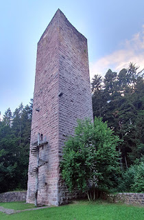 Burgfried der Ruine Mandelberg - Foto von F. Roland A. Richter (Wiesbaden) - www.frar.com