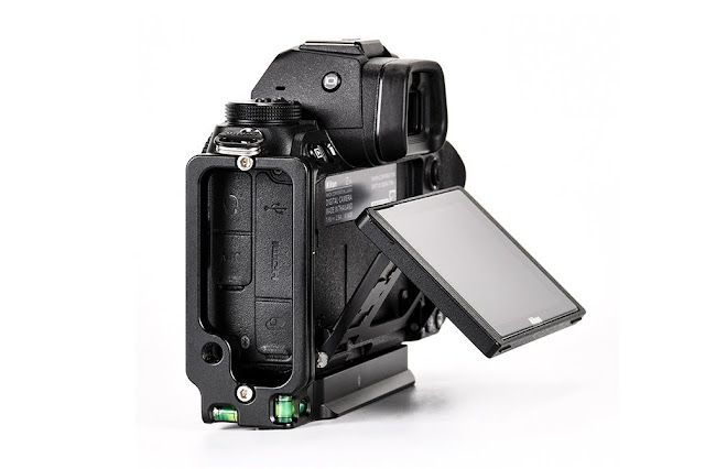 Sunwayfoto PNL-Z6II L Bracket on Nikon Z6II tilt screen