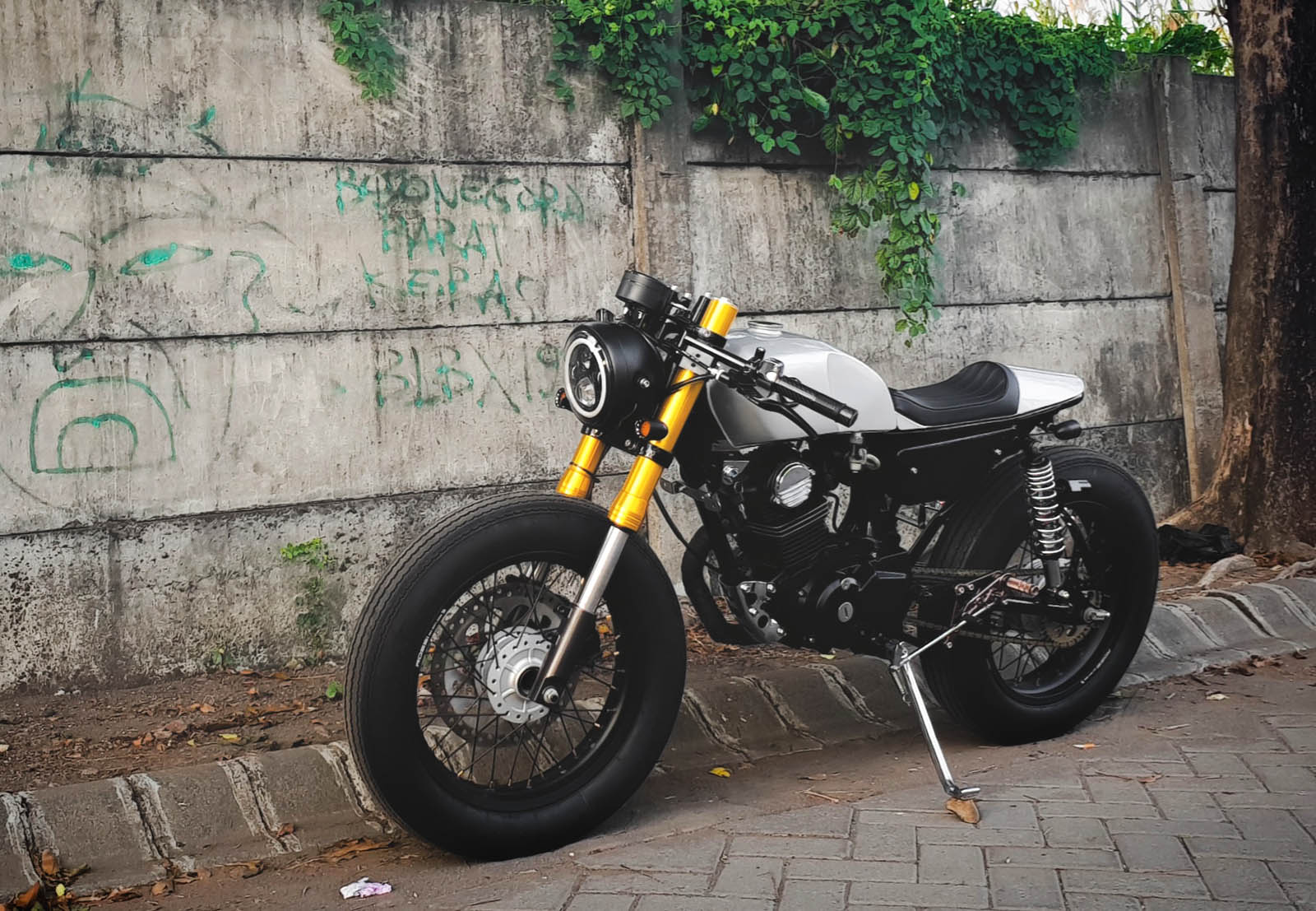 Cafe Racer Klimis Boossku Honda GL 1993KustomGaras Network