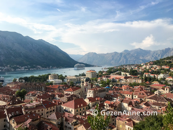 Kotor eski şehri ve Kotor körfezi manzarası, Karadağ