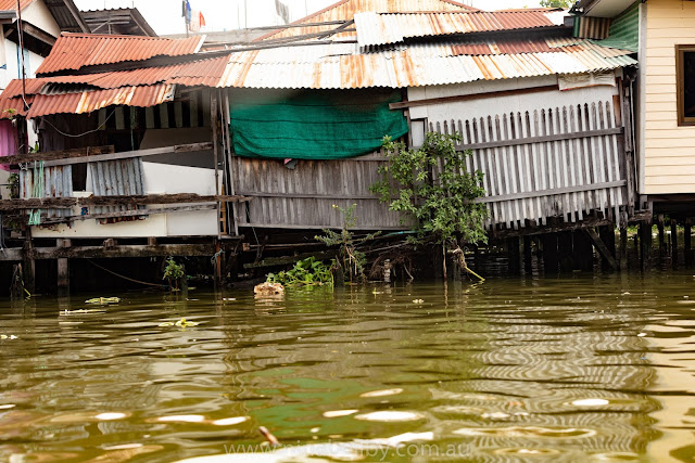 Taling floating markets, food, music, books, plants, clothes, thailand, bangkok, river, canal, long tail boats, san pan