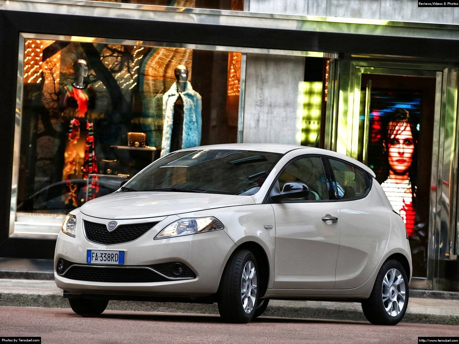 Hình ảnh xe ô tô Lancia Ypsilon 2016 & nội ngoại thất