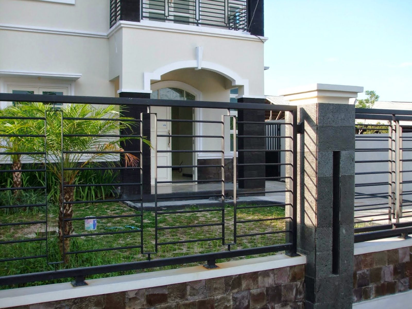  Gambar  Rumah  Minimalis Modern Contoh  Pagar  Rumah  