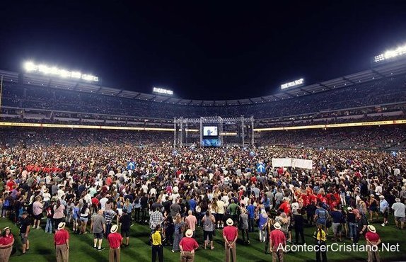 Cruzada Evangelística SoCal Harvest en California