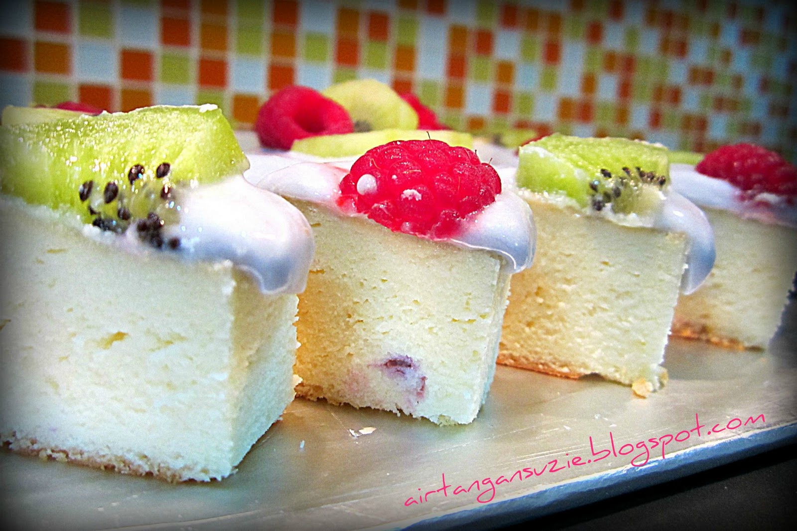 Plain Cheese Cake with Grape Topping
