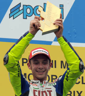 rossi menang lagi