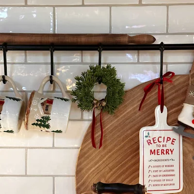 Upgrade Plain Christmas Wreaths With These Inexpensive DIYs