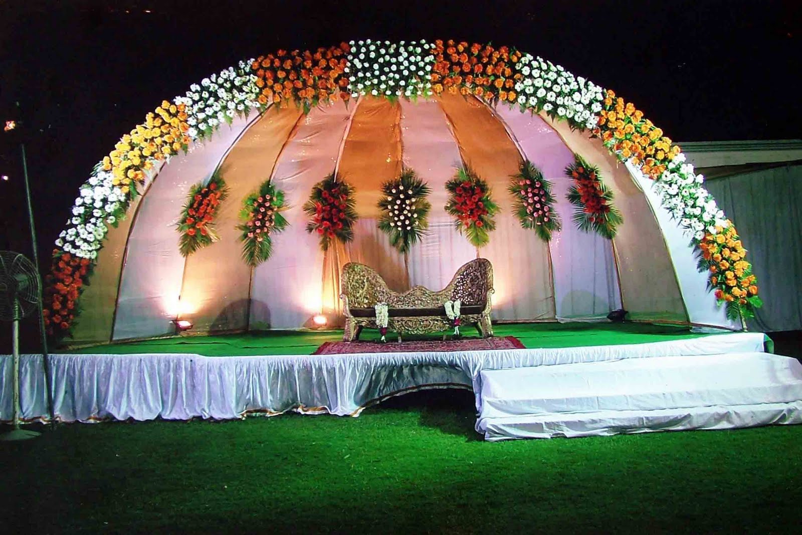 Flower Decorations: Wedding Stage