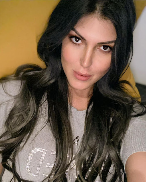 Mia Maquilon Karolyi – Most Beautiful Transgender Woman Instagram