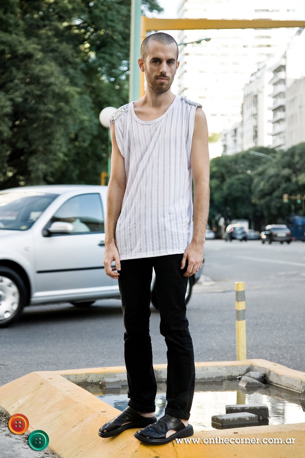 Sebastián, 26 años, Diseñador de indumentaria.