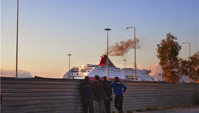 Συνελήφθησαν έξι διακινητές και 21 μετανάστες στην Πάτρα