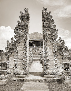 Keunikan-Sejarah-Rumah-Adat-Gapura-Candi-Bentar-Provinsi-Bali