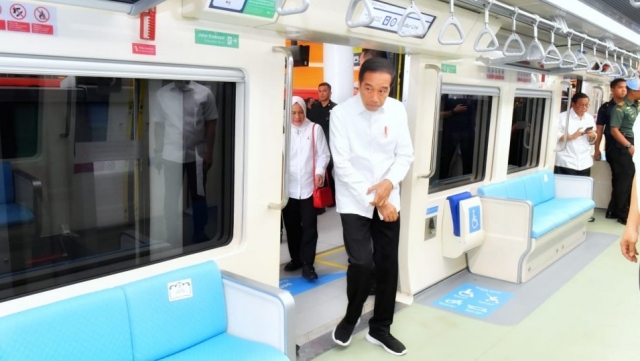 Jokowi soal LRT Gangguan: Jangan Bully Produk Kita, Siapa Lagi yang Mau Bangga